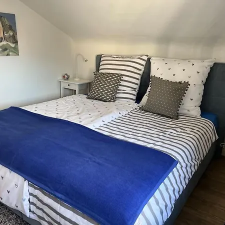 Gemuetliches Fuer Messe, Job & Kurzurlaub Im Gruenen, Naehe Duesseldorf Apartment